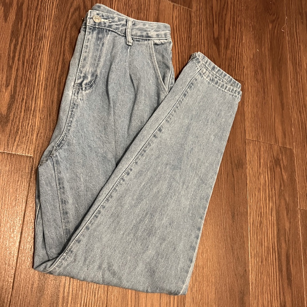 90s style mom jeans